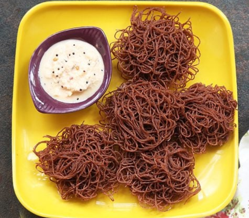 Ragi Idiyappam with Flaxseed Podi